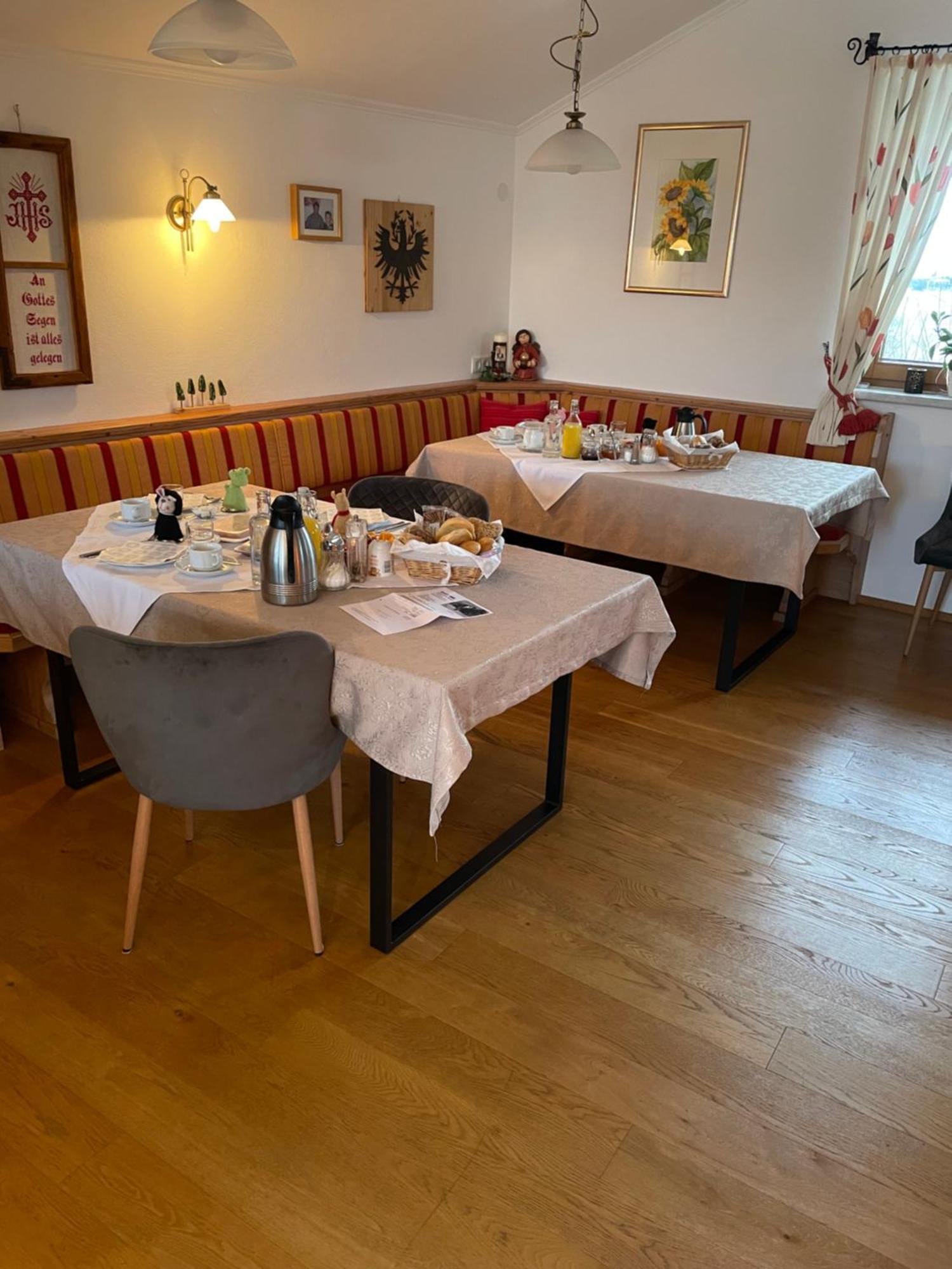 Haus Hager Bed & Breakfast Schlitters Ngoại thất bức ảnh