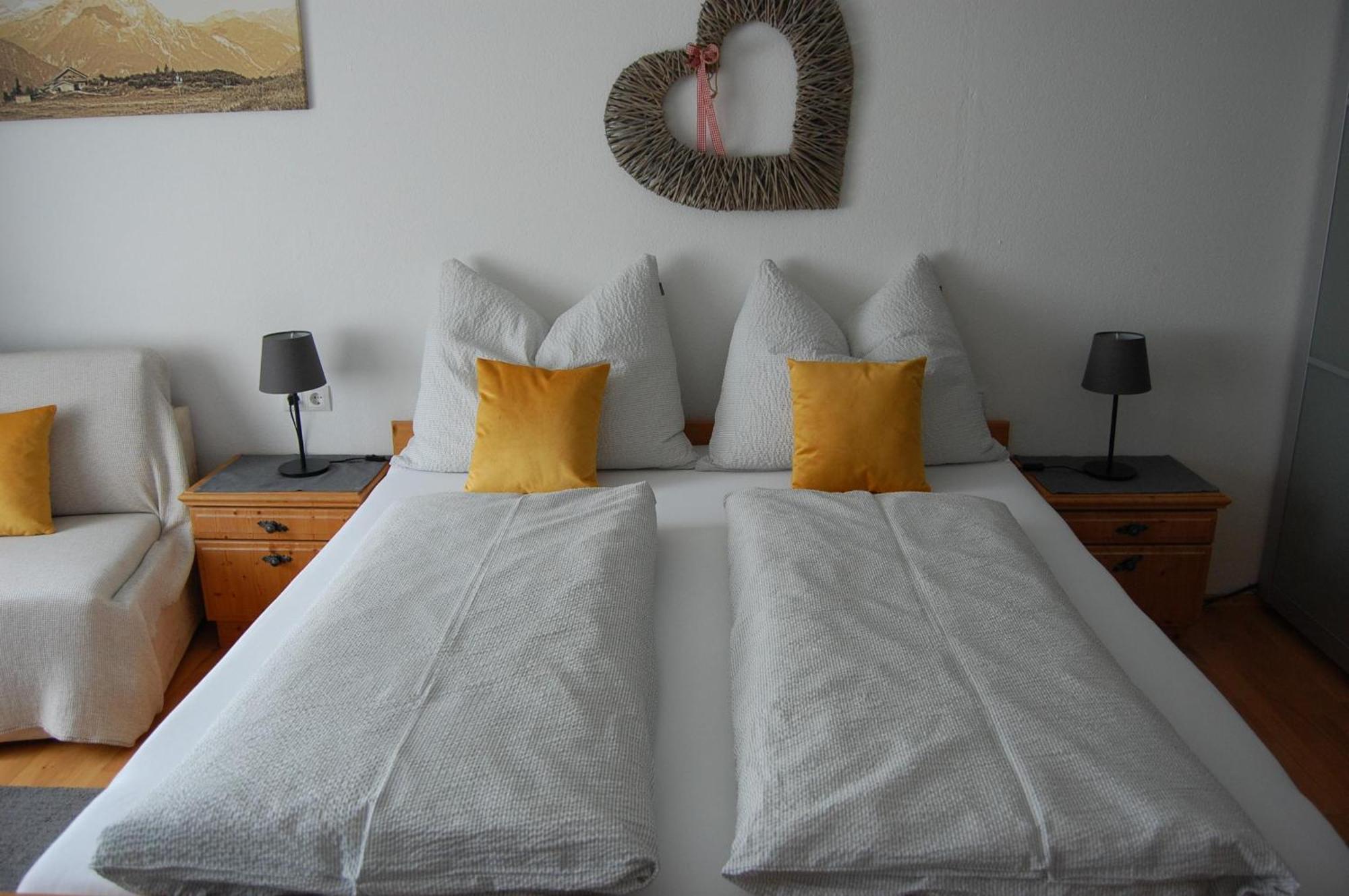 Haus Hager Bed & Breakfast Schlitters Ngoại thất bức ảnh